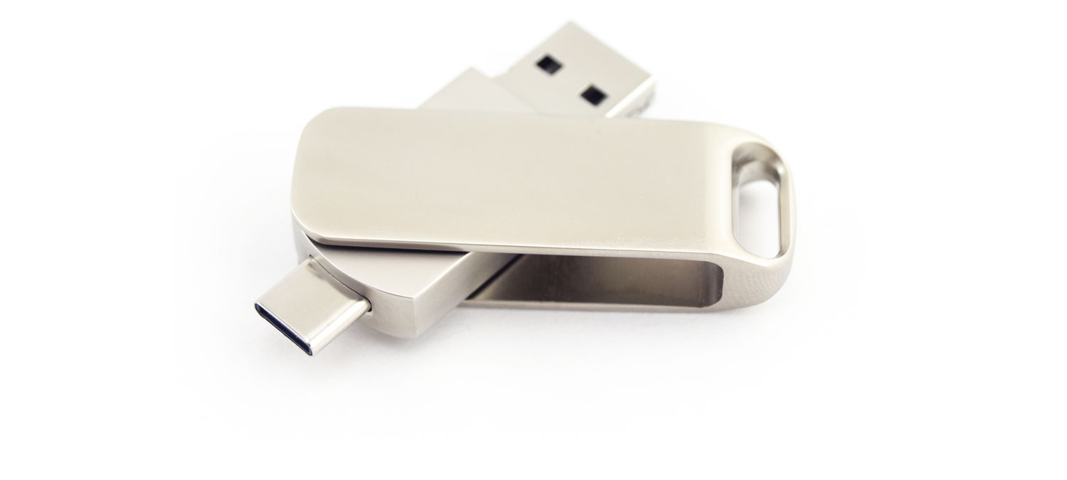 dual USB-A and USB-C flash drive