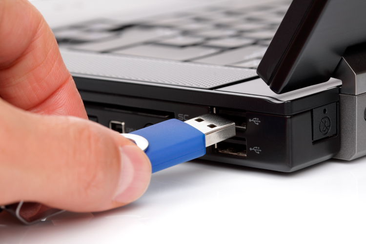 Choosing the Right Storage: External Hard Drive or USB Flash Drive?