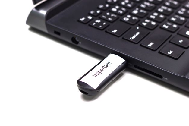 Simplify Your Digital Life: Learn How to Electronically Label Your Flash Drives