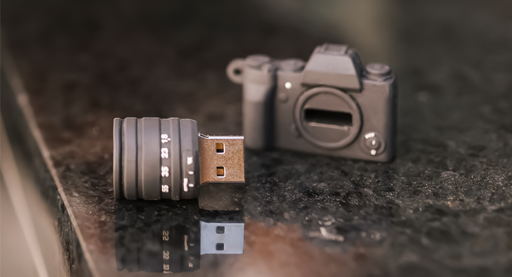 The best indication of a flash drive’s quality is the read and write speeds of the unit. This guide explains exactly what to search for in a memory stick.