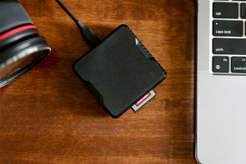 On-the-Go Data Management: Portable USB Card Readers for Easy File Transfer