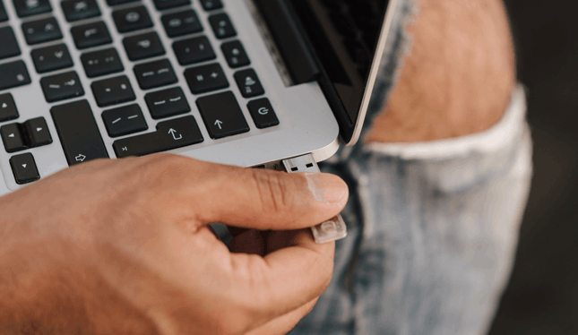 Protect Your MacBook Data: Backup with USB Flash Drives