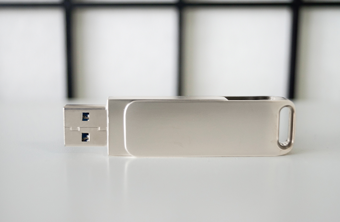 Pivot Usb Flash Drive 1