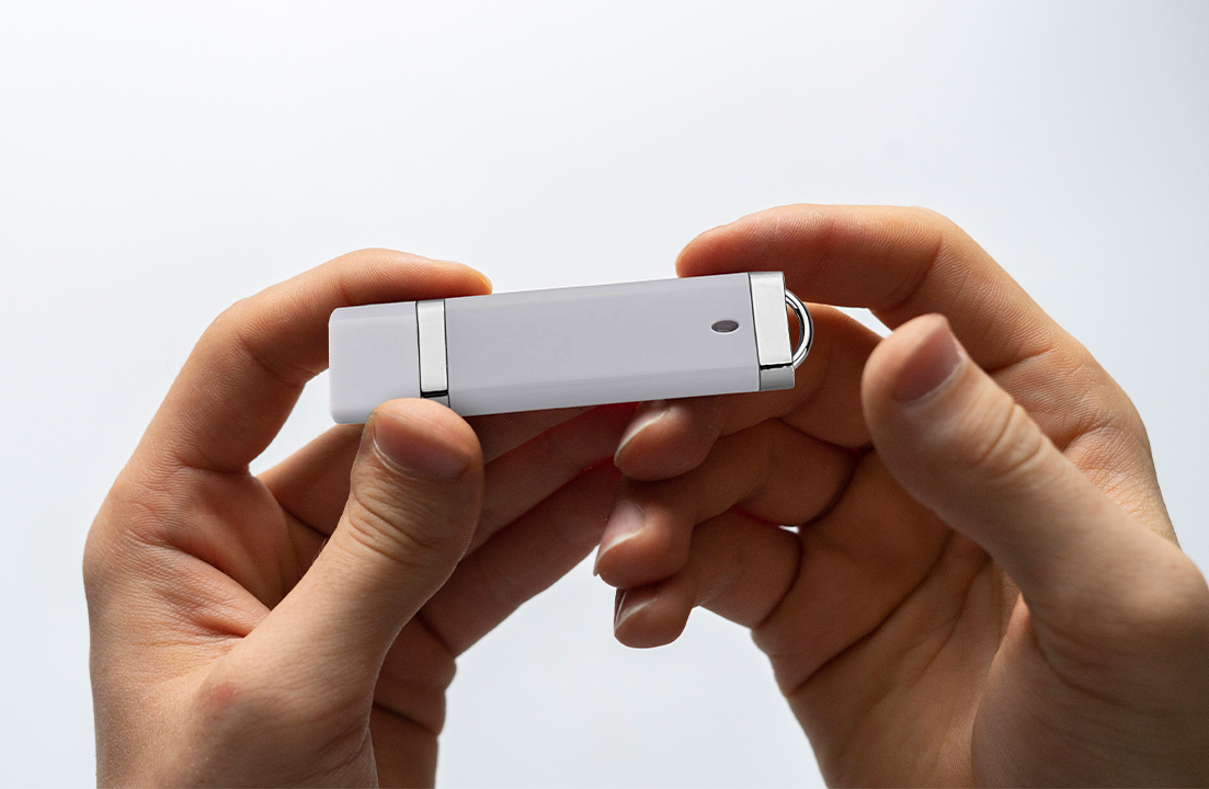 White Usb Flash Drive De Style