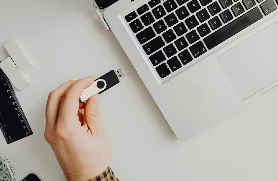 Swivel Black Usb Flash Drive